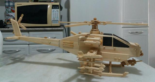 Helicóptero apache artesanato