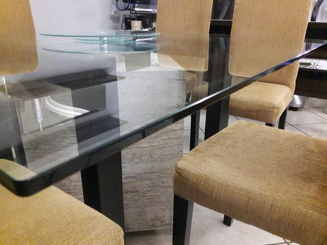 Belíssima mesa de vidro quadrado com 6 poltronas