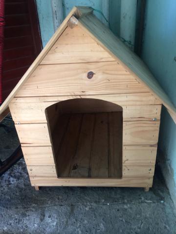 Casa de cachorro de madeira
