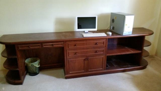 Mesa escrivaninha de escritório ou home officce em madeira