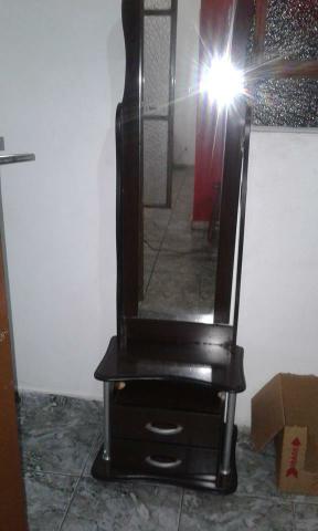 Penteadeira com 2 gavetas e espelho vertical