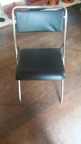 Cadeira dobravel em metal com acento e encosto