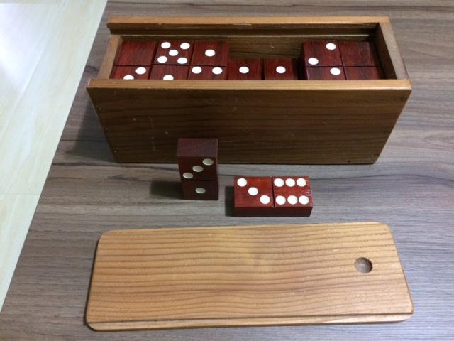 Jogo de dominós com peças grandes (feito sob encomenda)