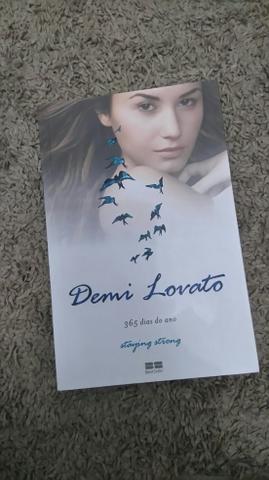Livro Stay Strong- Demi Lovato