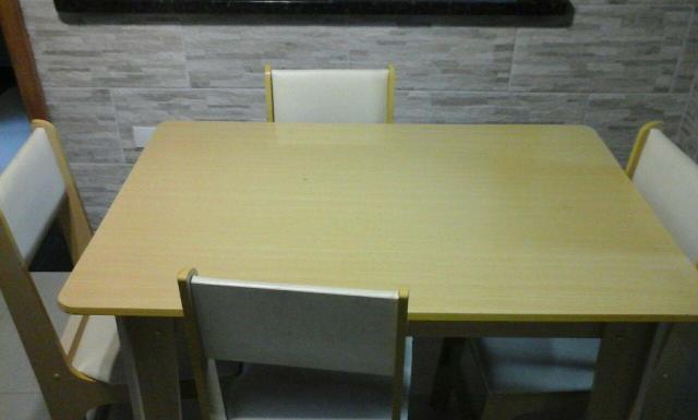 Mesa 4 cadeiras