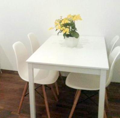Mesa de jantar + cadeiras Eames Woody