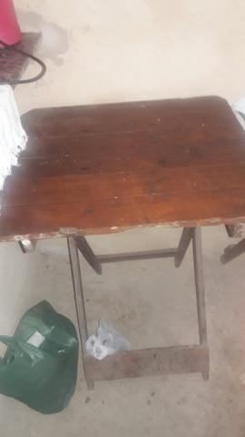 Mesa dobravel de madeira
