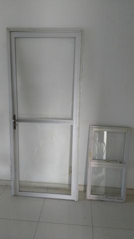 Porta e janela de alumínio com vidro