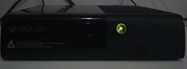 Xbox 360 + Kinect (Usado, porém bem conservado)