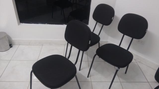 3 cadeiras para escritório pretas