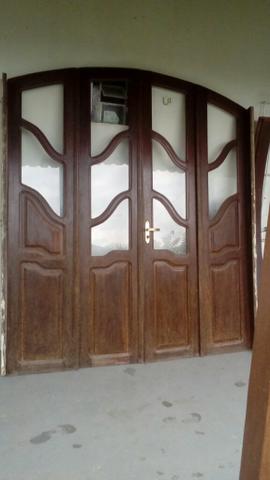 Porta e janelas completas e em madeira de lei