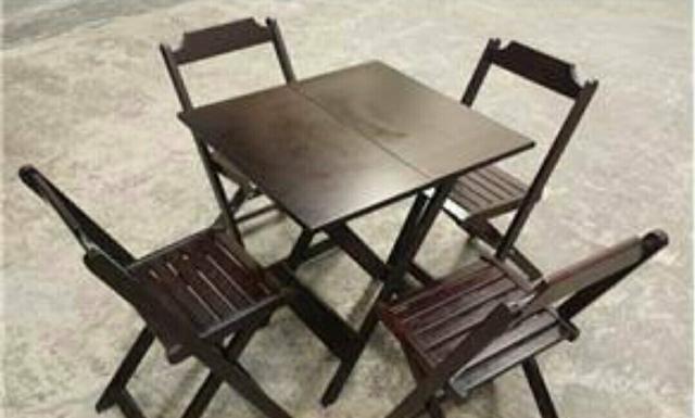 Aluguel de mesas e cadeiras de madeira