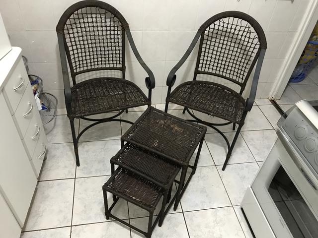 Conjunto de mesa e cadeiras para sacada / jardim