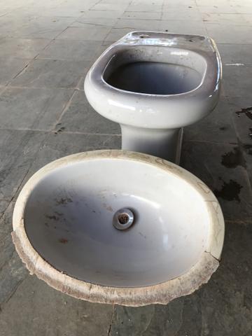 Conjunto sanitário cuba + bacia sanitária