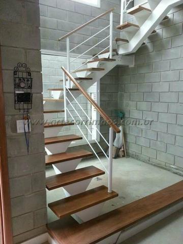 Escadas internas e externas modeladas.