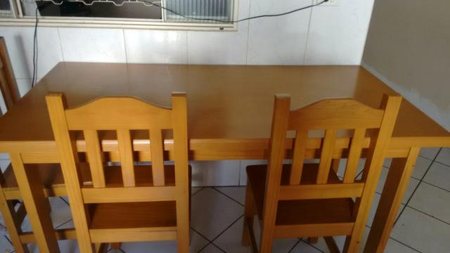Mesa de Madeira com 6 cadeiras