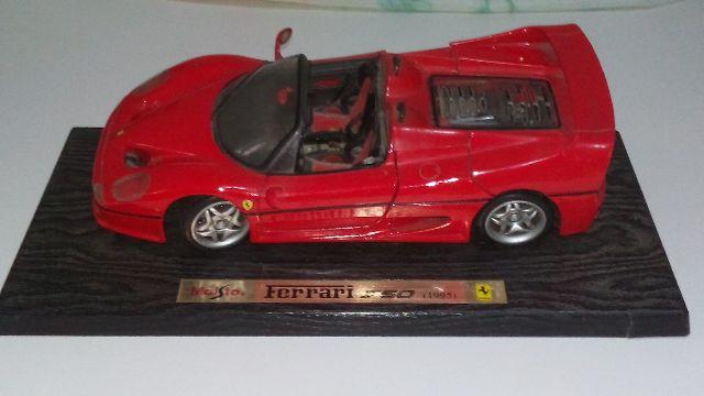 Miniatura Ferrari F 50 Maisto 1/18, sem caixa