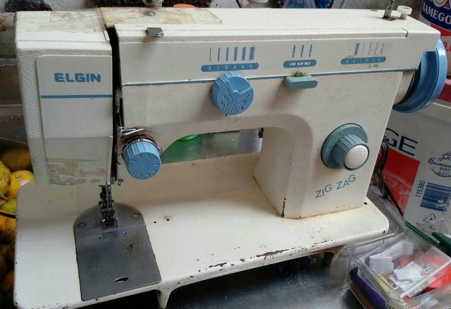 Maquina de costura Elgin