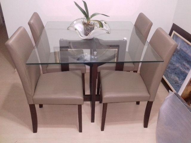 Mesa de jantar com vidro 10mm e 4 cadeiras