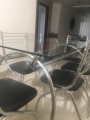 Mesa tampa de vidro com seis cadeiras