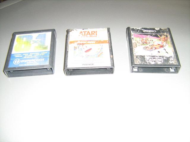 03 cartuchos do "Atari"