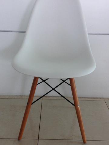 Cadeira Eames branca