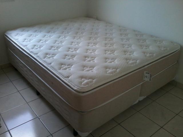 Cama Box Queen Simmons Seminova