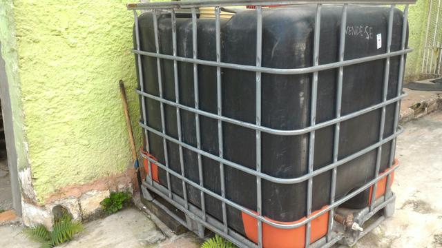 Container de  litros já com adaptador para mangueira ou