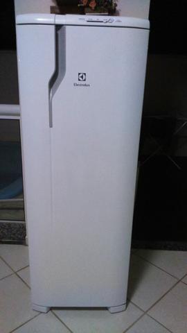 Geladeira /Refrigerador Electrolux RDE Litros Branco