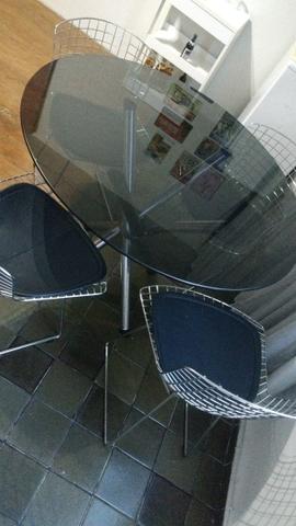 Mesa de vidro com 4 cadeiras