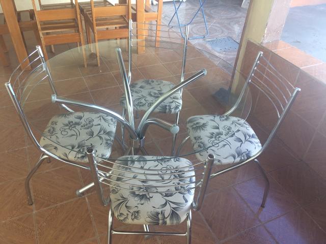 Mesa redonda 4 cadeiras