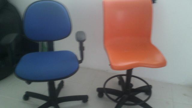 2 Cadeiras de escritorio