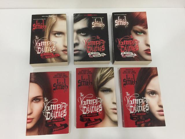 6 livros da colecao the Vampire Diaries em ingles