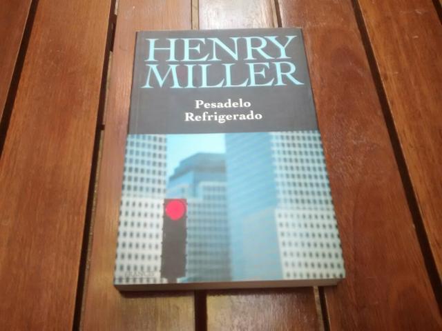 Livro Pesadelo Refrigerado - Henry Miller R$ 10