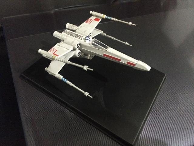 Miniatura de colecionador Star Wars - X Wing fighter