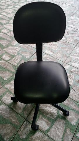 Cadeira giratória de corvin preta