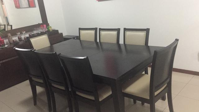 Mesa de jantar com 8 cadeiras
