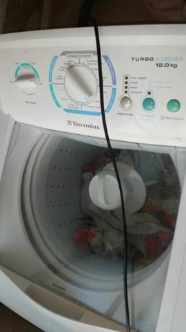 Máquina de lavar roupa 12 kilos semi nova