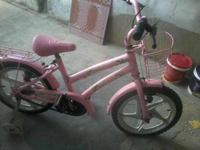 Vende-se uma bicicleta infantil para Criança
