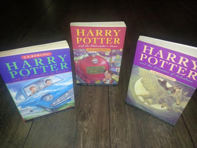 3 livros Bloomsberry do Harry Potter