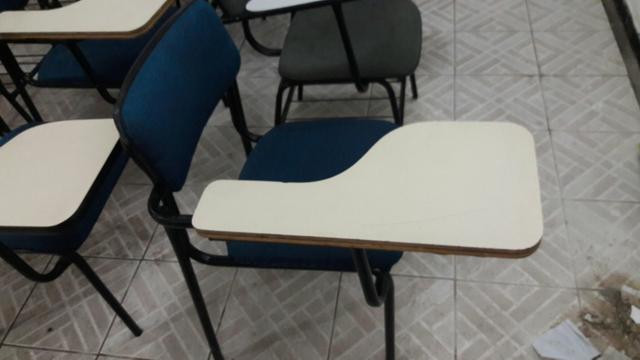Cadeira com apoio escolar