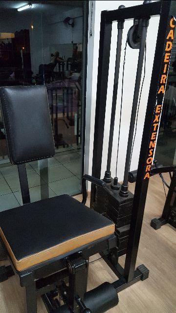 Cadeira extensora academia aparelhos musculação