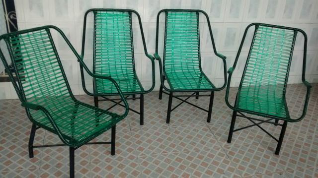 Jogo de 4 cadeiras verde (usada)