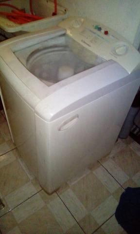 Máquina de lavar roupas Electrolux 12 kilos