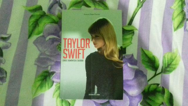 Livro Taylor Swift: Linda, Romântica e Ousada