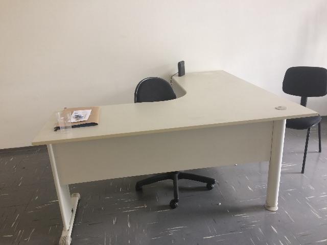 Mesa e cadeira para escritorio