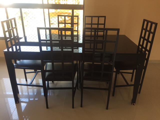 Mesa de jantar Rockel (TokStok) com 6 cadeiras de ferro