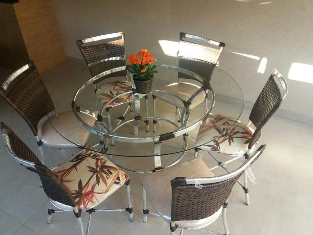 .Mesa redonda de.alumínio com 6 cadeiras e vidro 8mm