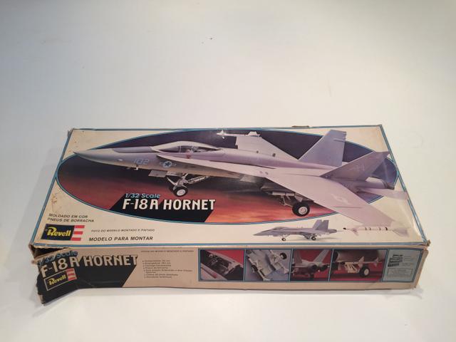 Avião de montar plastimodelo Northonp F-18 A Hornet