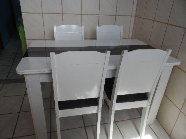 Mesa com 4 cadeiras retangular